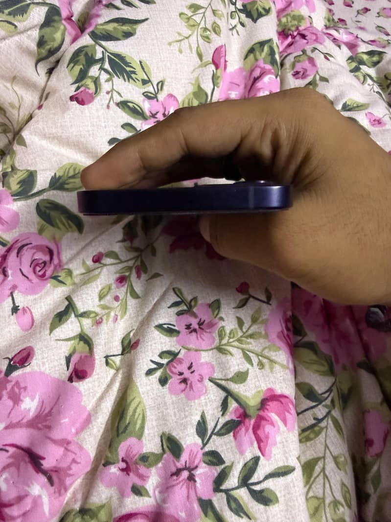 iPhone 12 8