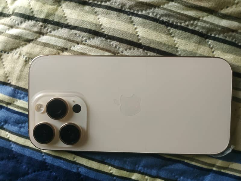 Apple iPhone 16 Pro 0