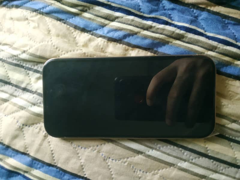 Apple iPhone 16 Pro 3