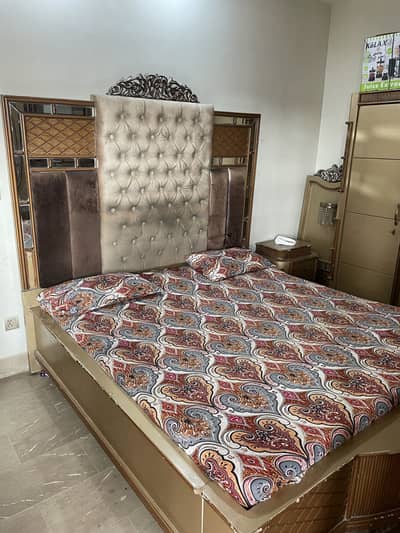 Complete bed set without mattress