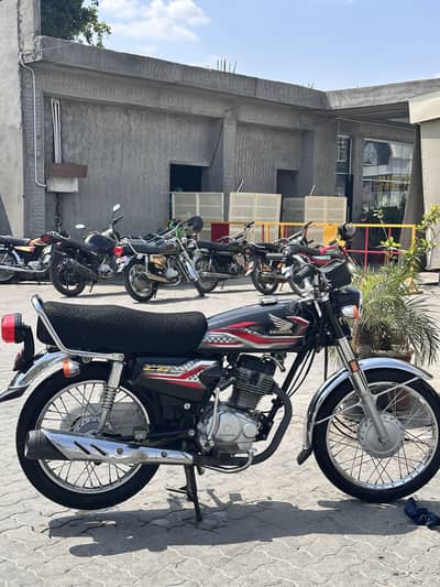 Honda CG 125 2024 Model – Black Color – Excellent Condition