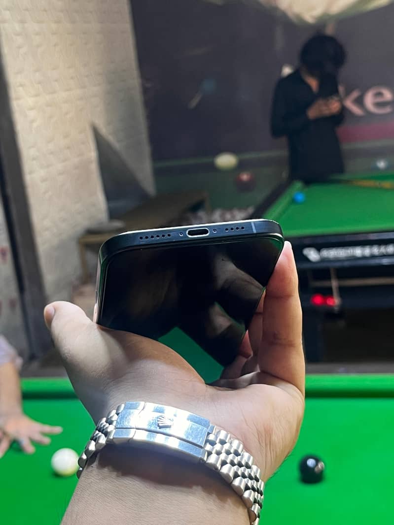 Apple iPhone 16 Pro Max 4
