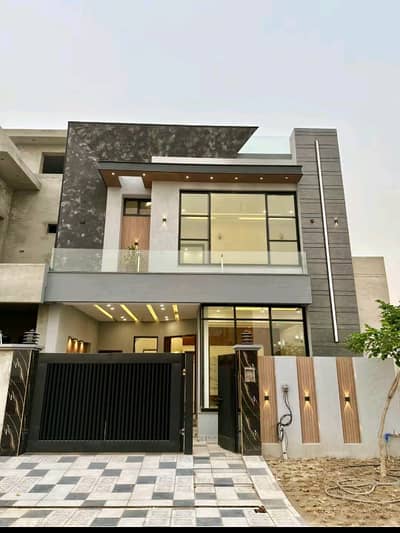 5 MARLA HOUSE WITH SOLID CONSTRUCTION OR GOOD LOCATION AVAILABLE FOR SALE IN BAHRIA TOWN