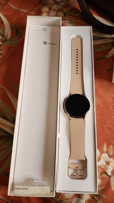 Samsung smart watch original very good. . . like new. only 30000