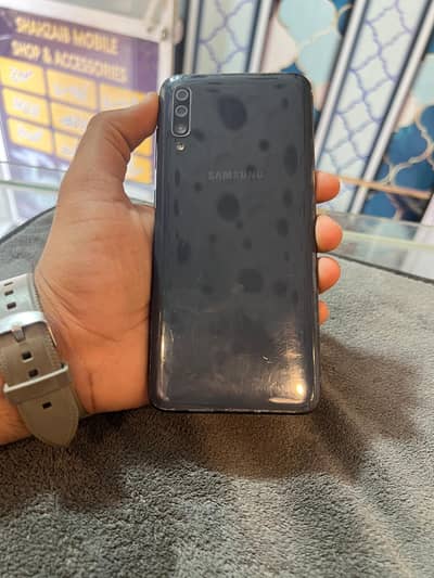 Samsung Mobile A70