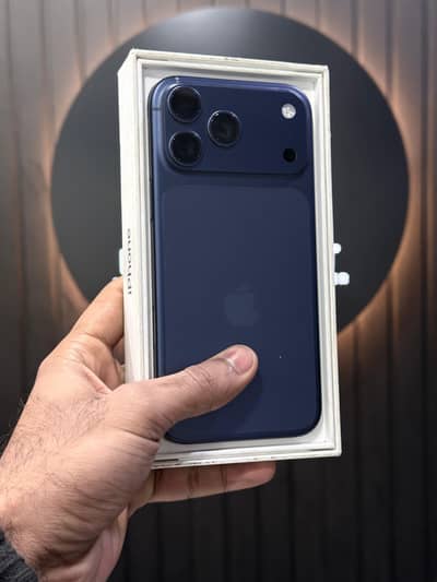 iPhone 17 pro max LLA Factory unlocked Non-PTA