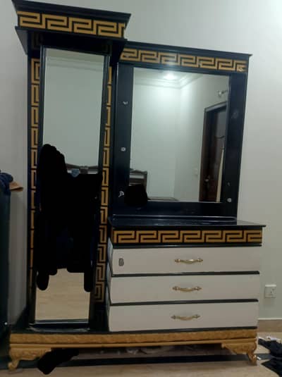 dressing table