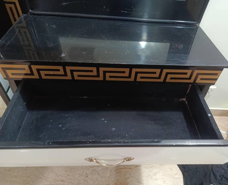 dressing table 1