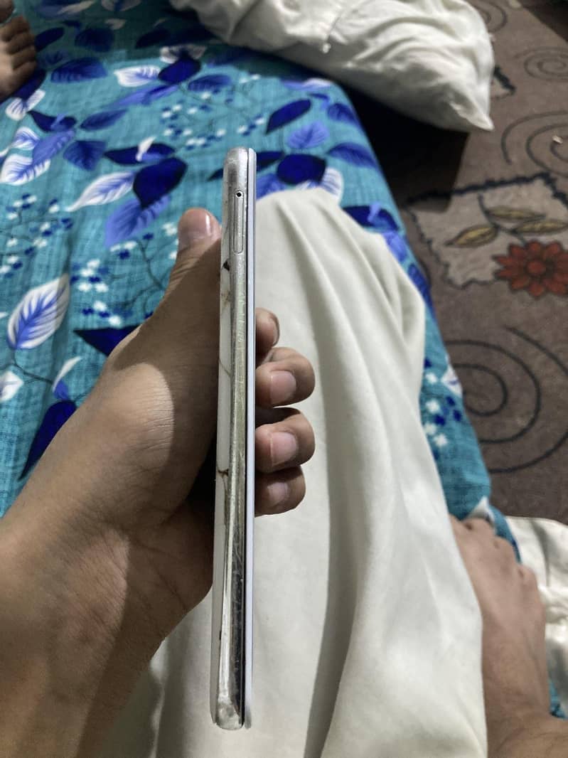 Sharp Aquos R2 1