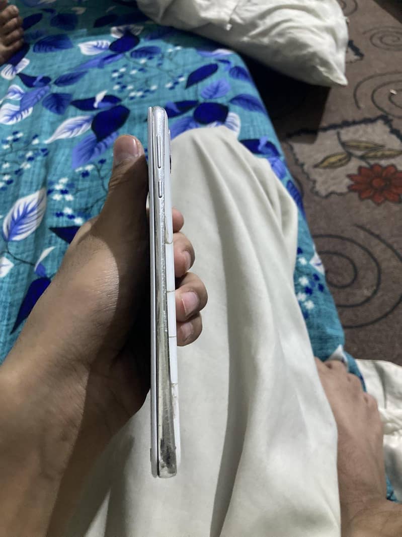 Sharp Aquos R2 2