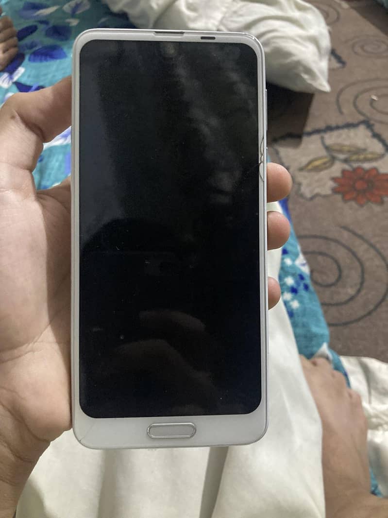 Sharp Aquos R2 3