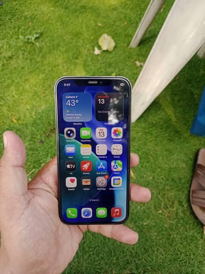 Apple iPhone 12