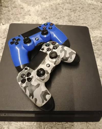 PlayStation 4 Slim 500GB – Excellent Condition with 2 controllers