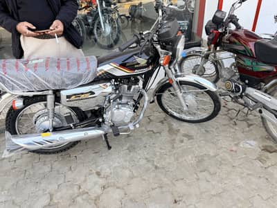 Honda 125F Self Start Black condition 10/10