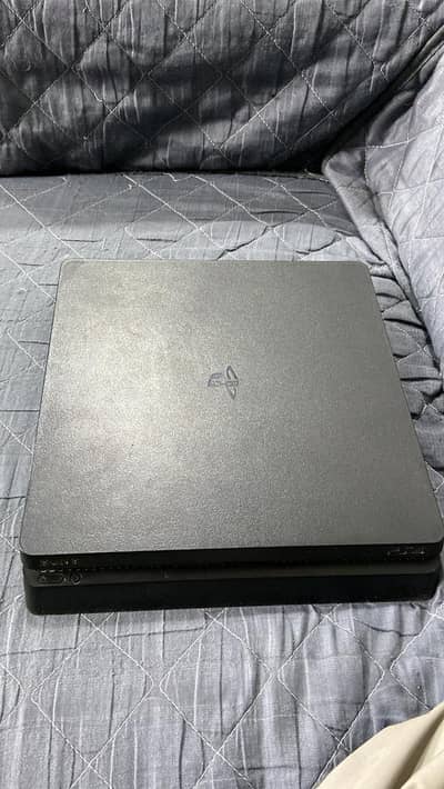 Ps4 Slim With Box and Controller Exclusive in Good Condition