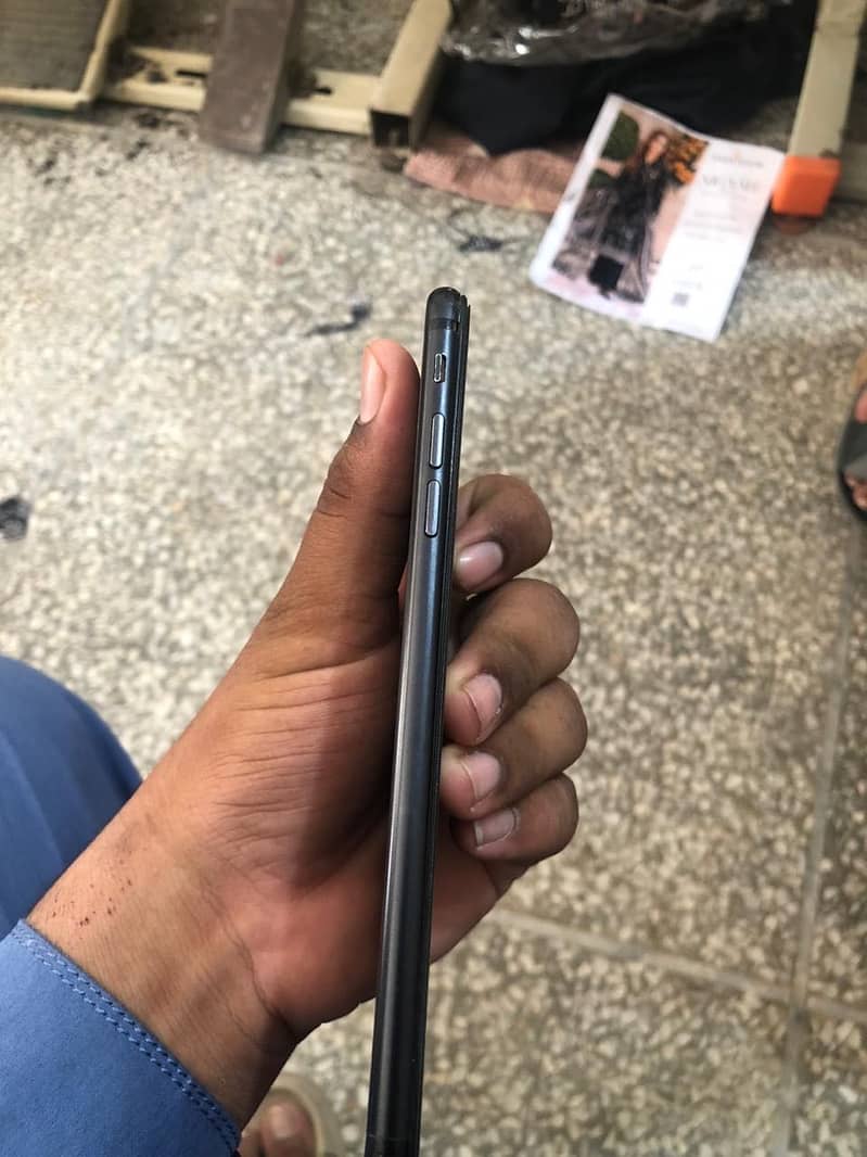 Apple iPhone 7 Plus 3