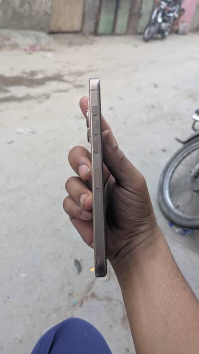 Apple iPhone 16 Pro Max