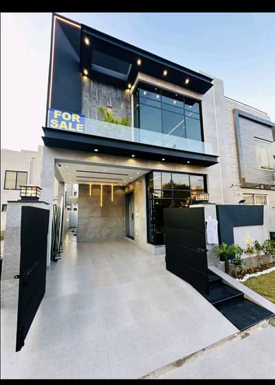 5 MARLA BRAND NEW HOUSE ON ELEGANT LOCATION NEAREST TO PARK AVAILABLE FOR SALE IN NLC