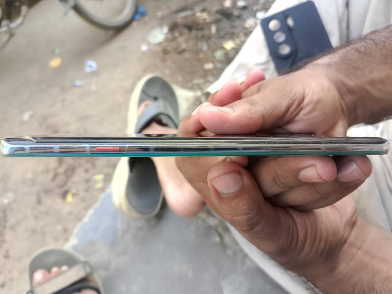Tecno CAMON 40 Pro 4