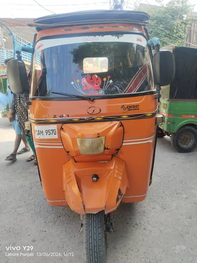 Sazgar 5-Gear White Engine Auto Rickshaw For Sale