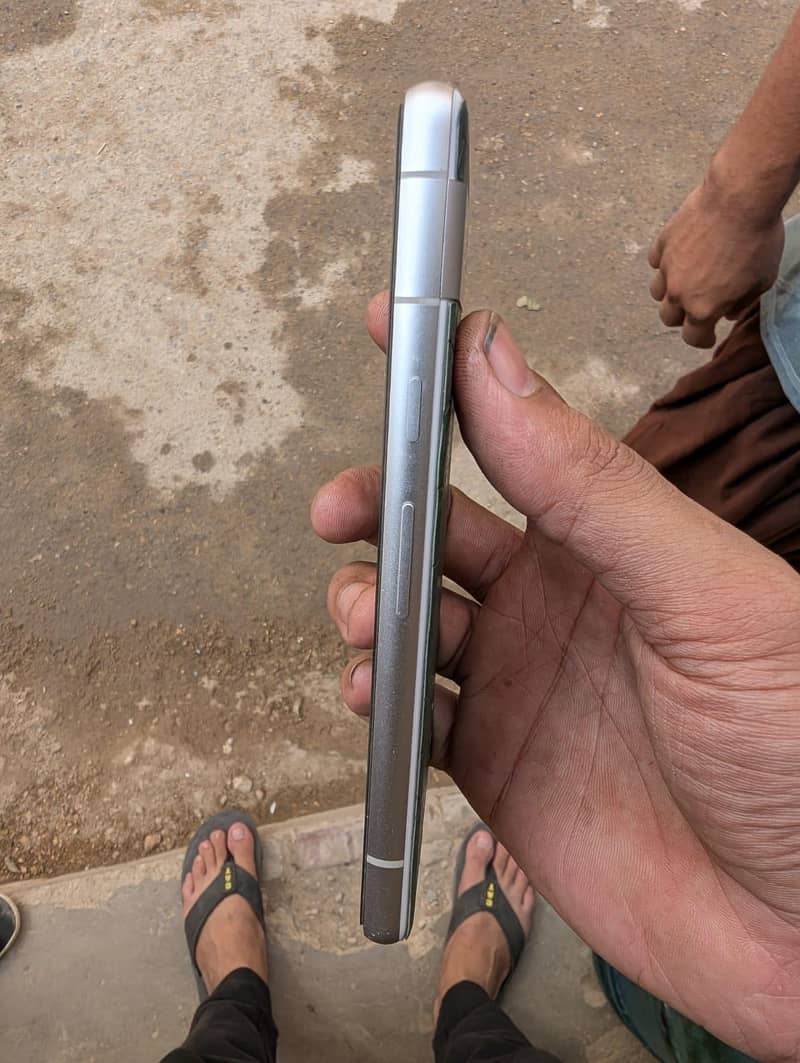 Google Pixel 7a 5