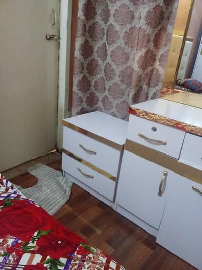 bedroom set Available for sale