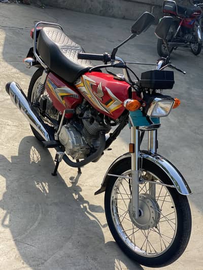 aoa I’m sell my Honda 125 all ok total genuine . 0.3. 1.6. 4.0. 5.2. 2.9. 0.