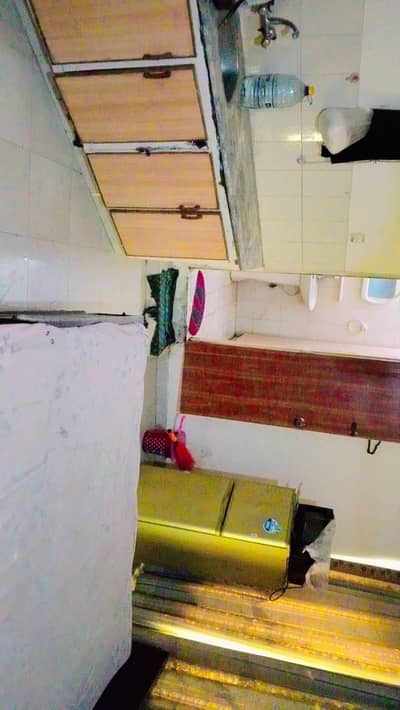 fully furnished room is available in gulberg 2, Lahore