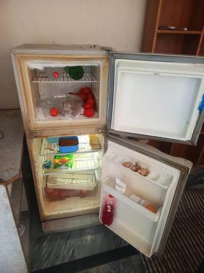 I'm seeling my old dawalace fridge model 9122