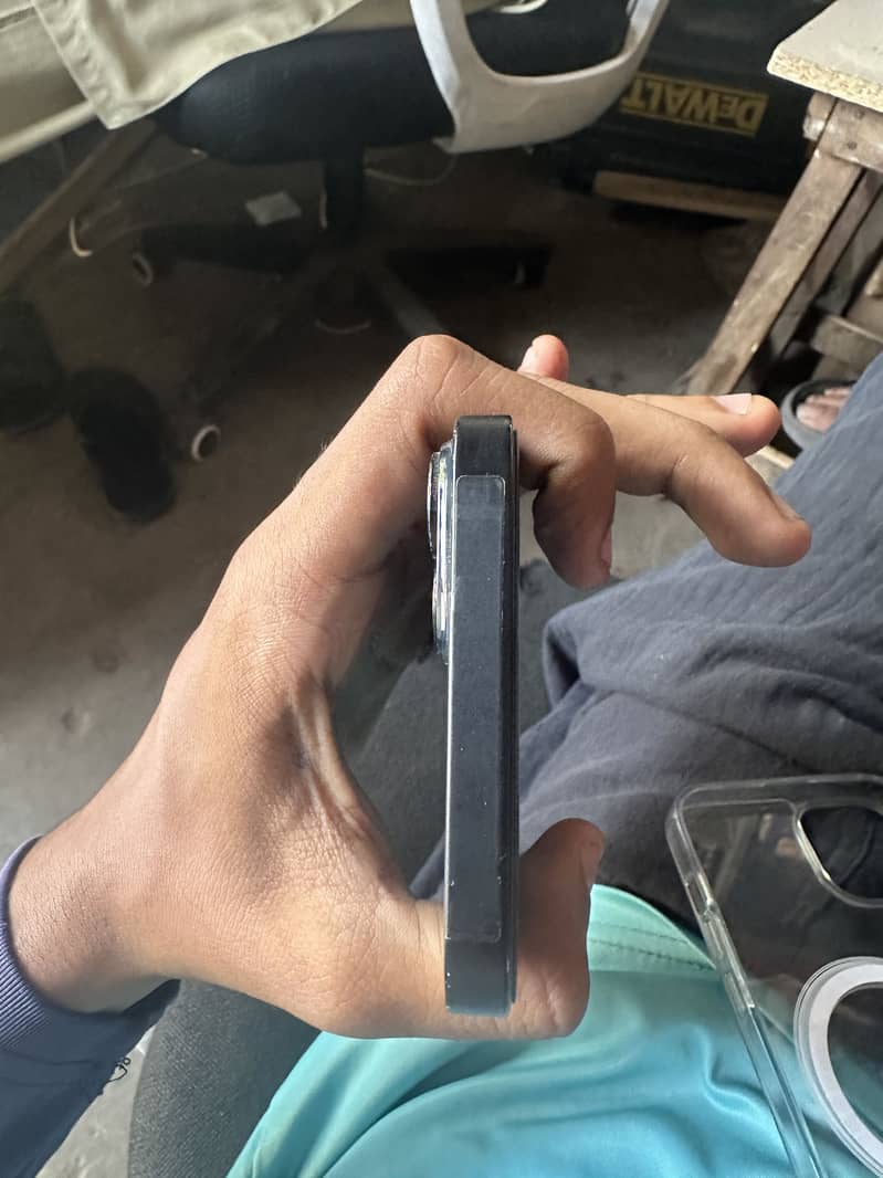 Apple iPhone 14 plus 3