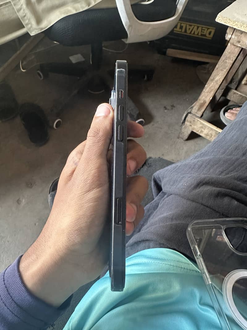 Apple iPhone 14 plus 4