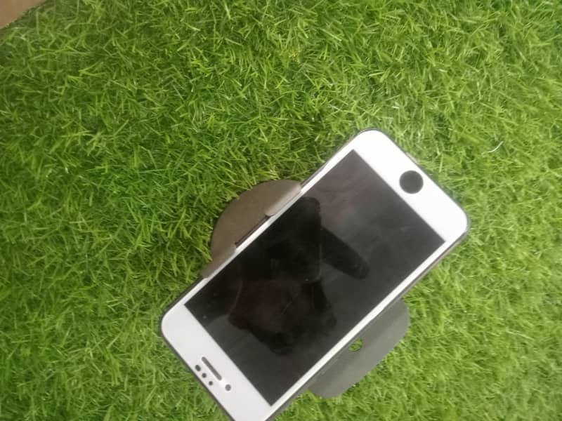 Apple iPhone 8 0