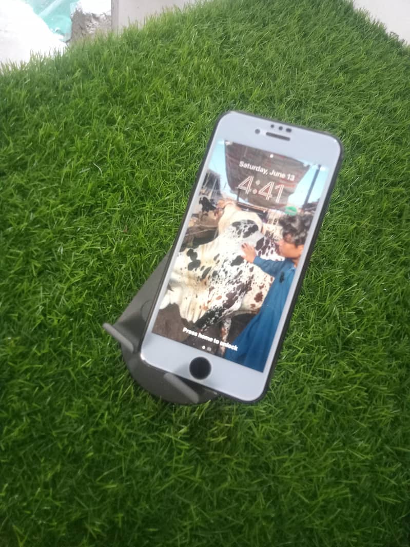 Apple iPhone 8 3