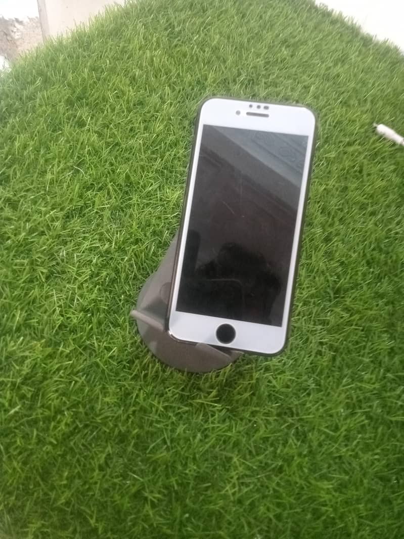 Apple iPhone 8 4