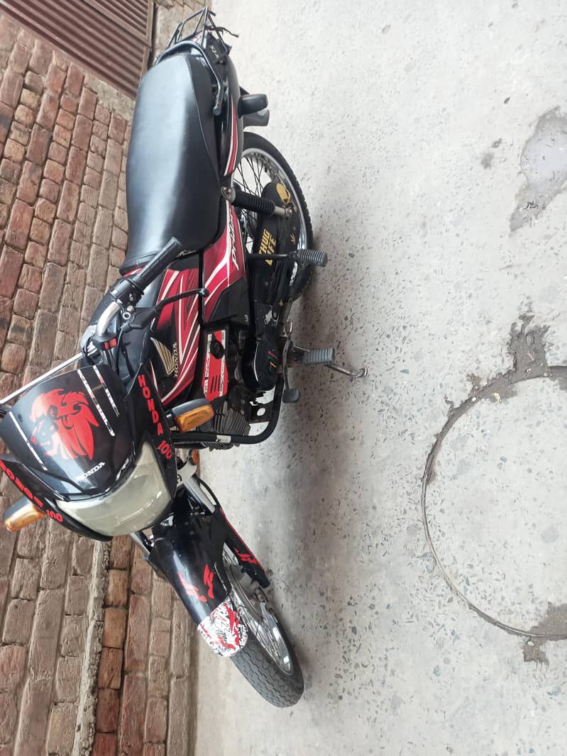 Honda pridor 100 cc model 2020 0//3///3//9//4//0//8//0//8//8//8// 1