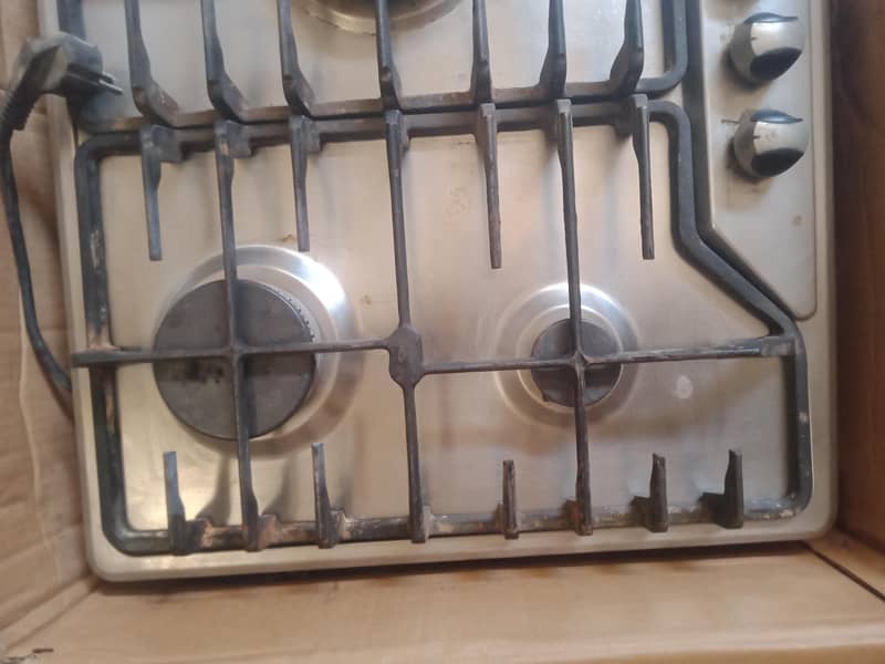 پانچ برنر ا چھی کنڈیشن میں ہے 3