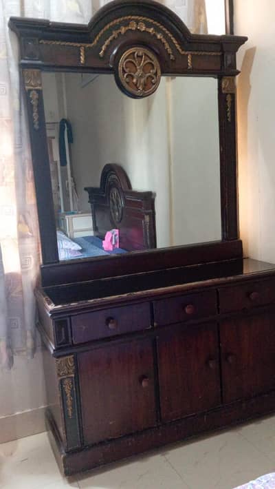 DRESSING TABLE FOR SALE
