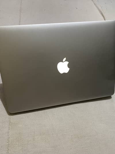 MacBook pro 2015 15 inches 16gb ram 512gb storage