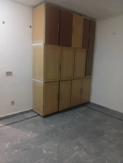 7 marla upper prtion for rent seprate gate ka sath