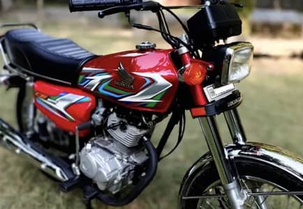 Honda 125 red color