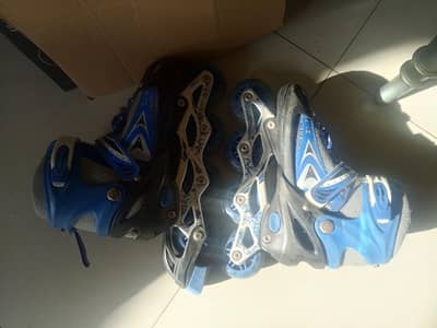 a pair of skating shoes used