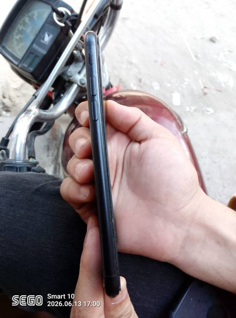 Apple iPhone 7 0