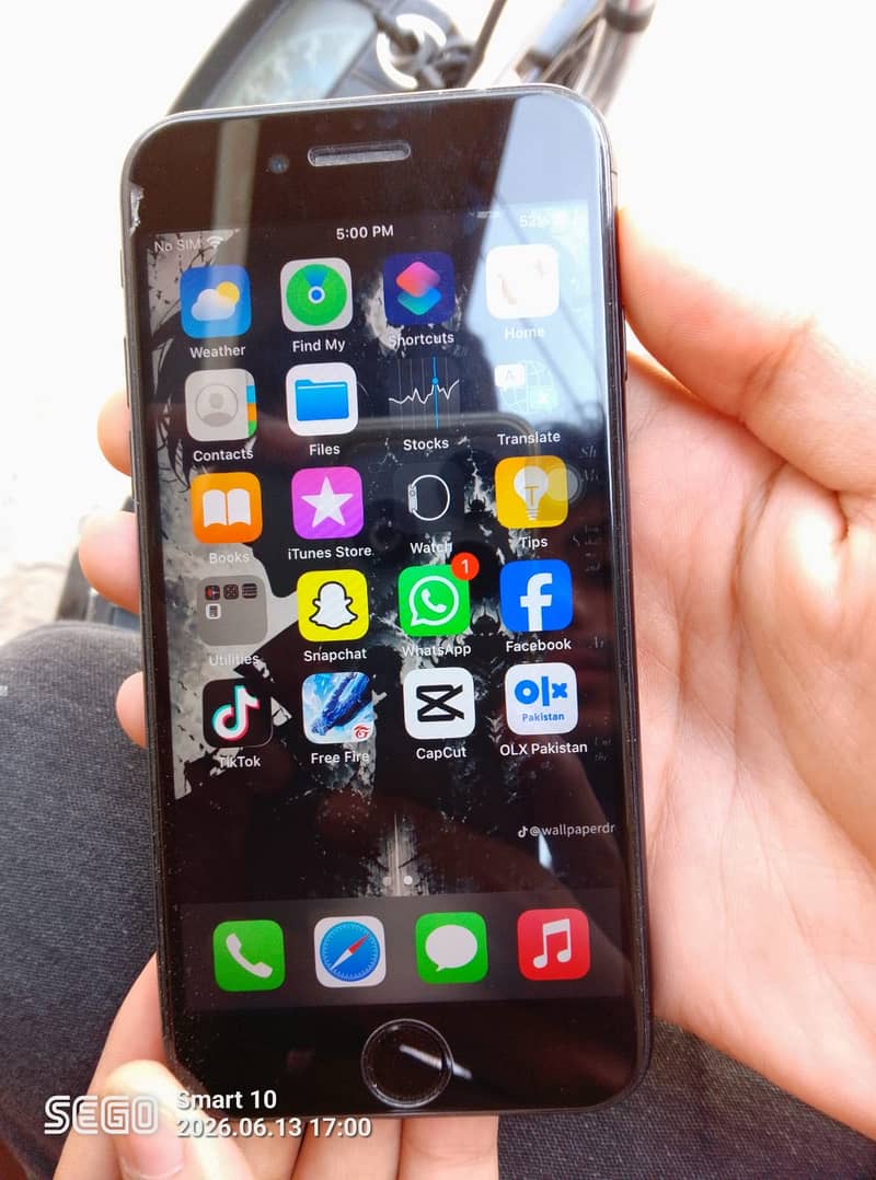 Apple iPhone 7 1