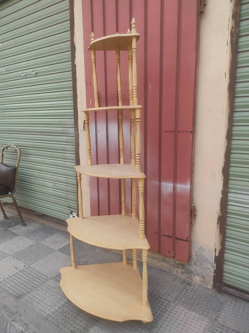 corner stand 1