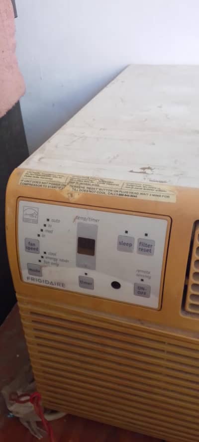window ac 1 ton all ok or sath saply bi hai