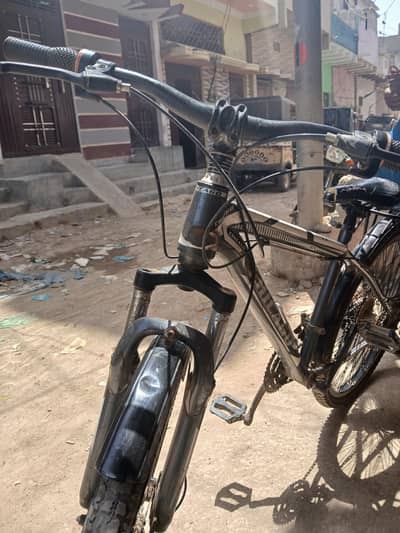 Chicago Gear Cycle with disc brakes and jumper-Excellent condition