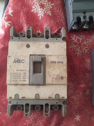 MCCB 3pole circuit Breaker