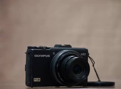 Olympus XZ1 – Premium Compact with Fast f/1.8 Lens & Larger CCD Sensor