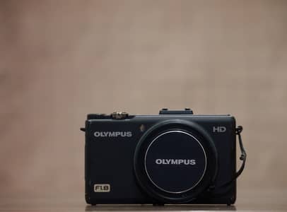 Olympus XZ1 – Premium Compact with Fast f/1.8 Lens & Larger CCD Sensor