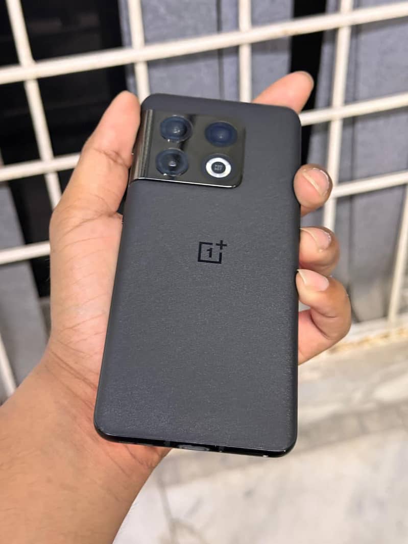 One Plus 10 Pro 1